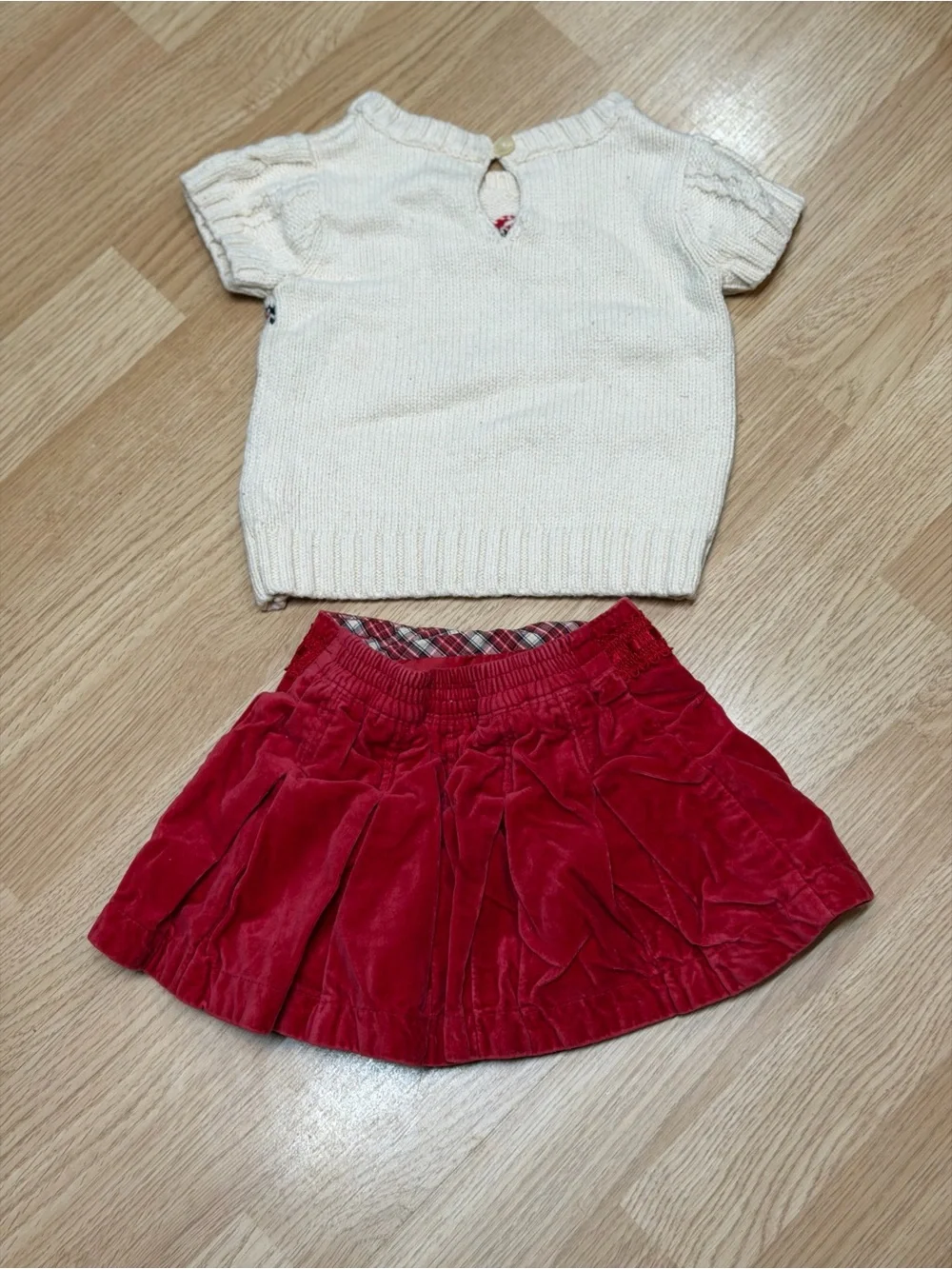 OshKosh B’gosh Girls 2T Cream Cable Knit Bow Sweater Red Velvet Skirt Set